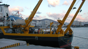 Break of the maintenance cruise, due to bad weather conditions (Tinos' port, December 2000)