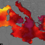 Επιφανειακή θερμοκρασία της θάλασσας στην περιοχή της Μεσογείου στις 2 Ιουλίου 2021, όπως υπολογίστηκε από βραδινές λήψεις υπέρυθρων αισθητήρων από διαφορετικούς δορυφόρους (λήψη δεδομένων από το marine.copernicus.eu)